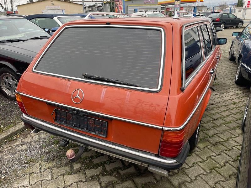 Gebraucht Mercedes 240 72 PS (52 kW) 1979 Orange Kombi