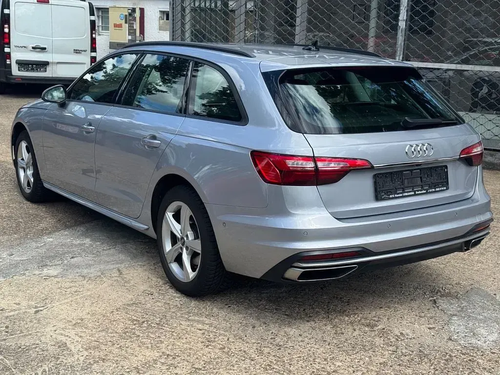 Gebraucht Audi A4 Ambiente 163 PS (119 kW) 2022 Silber Kombi