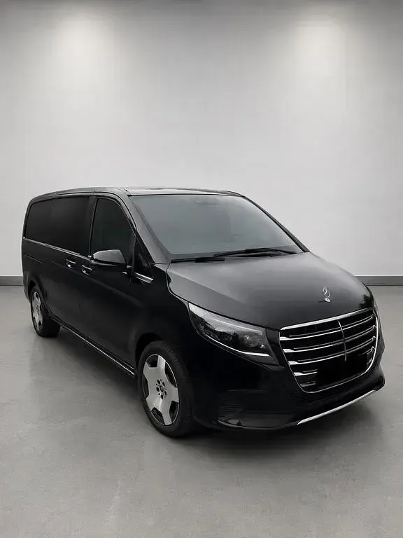 Gebraucht Mercedes V300 237 PS (174 kW) 2024 Schwarz Van / Kleinbus