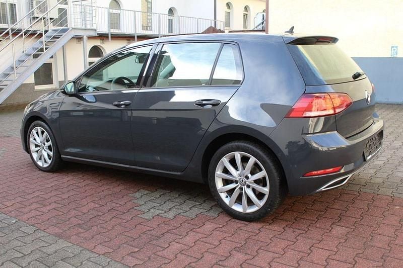 Gebraucht VW Golf Highline 150 PS (110 kW) 2017 Grau Limousine
