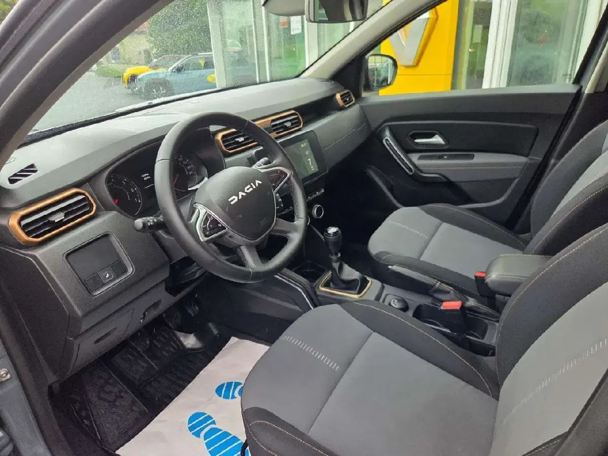 Używany Dacia Duster Extreme 114 KM (83 kW) 2024 Szary SUV