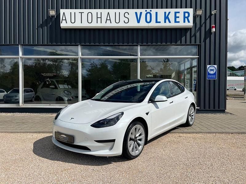 Weiß Gebraucht 2022 Tesla Model 3 RWD Limousine | 27.750 € (Guter Preis) - Bild 1/4