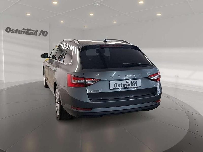 Gebraucht Skoda Superb Ambition 156 PS (114 kW) 2022 Grau Kombi