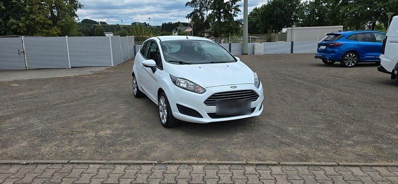 Weiß Gebraucht 2014 Ford Fiesta Titanium Kleinwagen | 5.000 € (Fairer Preis) - Bild 1/4