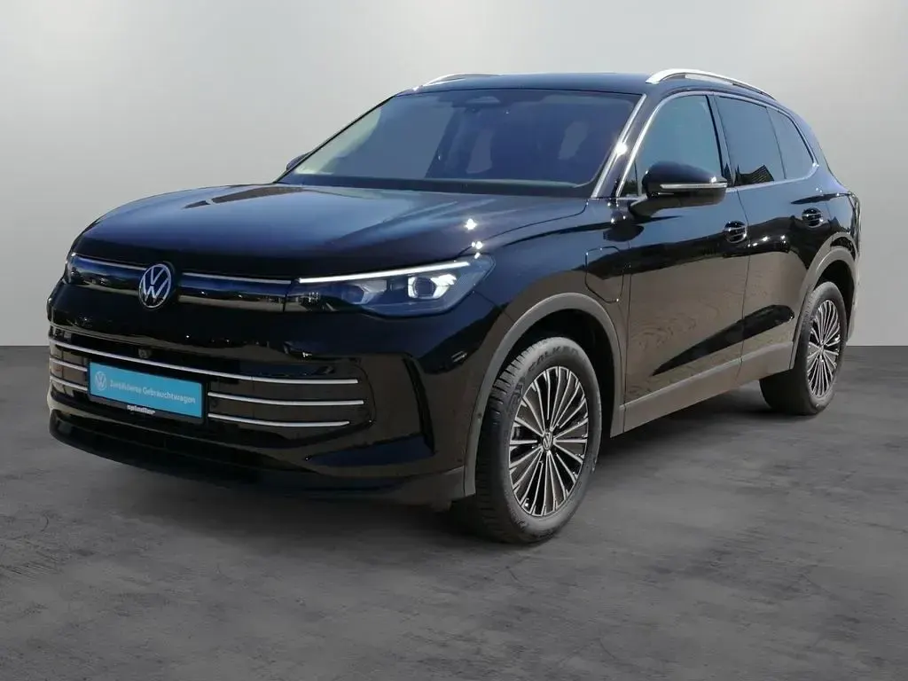 Gebraucht VW Tiguan Elegance 204 PS (150 kW) 2025 Deep black perleffekt SUV