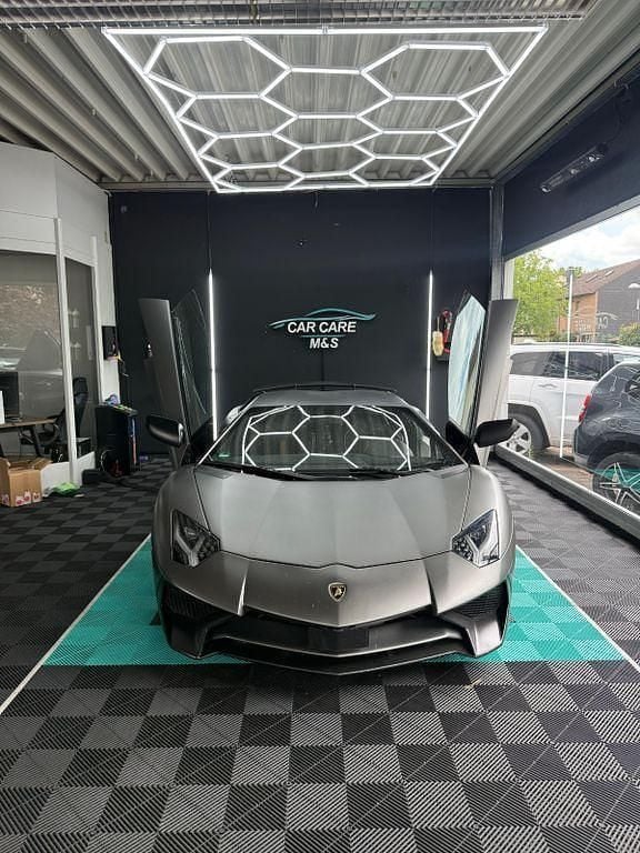 Grau Gebraucht 2016 Lamborghini Aventador Coupé | 479.000 € (Fairer Preis) - Bild 1/4