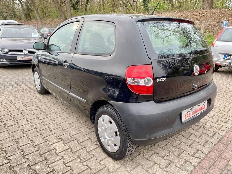 Gebraucht VW Fox 54 PS (39 kW) 2010 Schwarz Kleinwagen