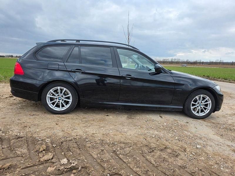 Gebraucht BMW 320 170 PS (125 kW) 2010 Schwarz Kombi