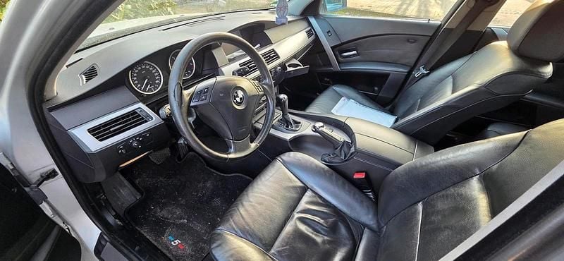 Gebraucht BMW 530 218 PS (160 kW) 2005 Silber Kombi