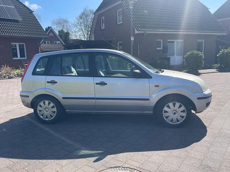 Second-hand Ford Fusion 80 CP (58 kW) 2003 Argintiu Hatchback
