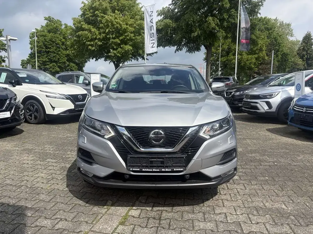 Gebraucht Nissan Qashqai Acenta 140 PS (102 kW) 2019 Silver (m) SUV