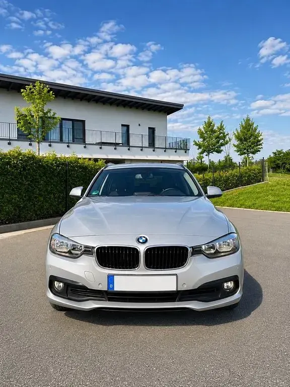 Gebraucht BMW 318 150 PS (110 kW) 2017 Silber Kombi