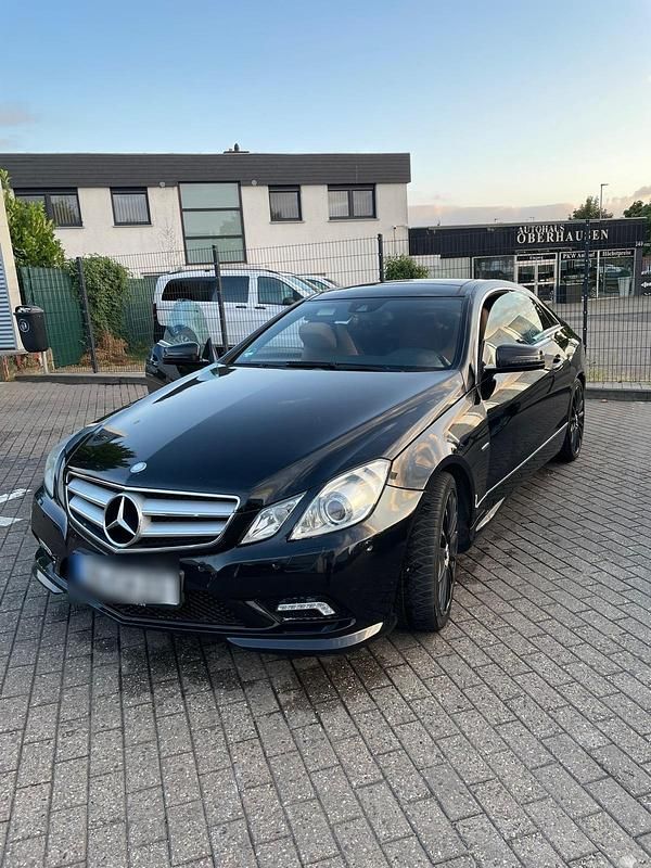 Schwarz Gebraucht 2011 Mercedes C250 Coupé | 7.700 € (Etwas zu teuer) - Bild 1/4