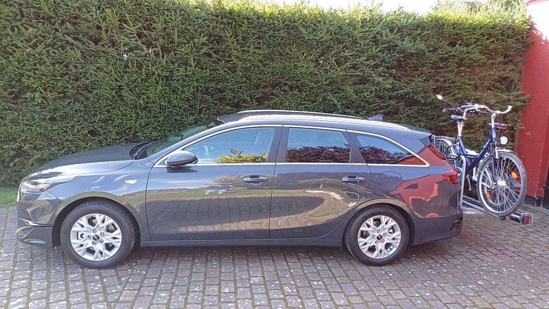 Grau Gebraucht 2025 Kia Ceed Sportswagon Kombi | 25.985 € (Superpreis) - Bild 1/4
