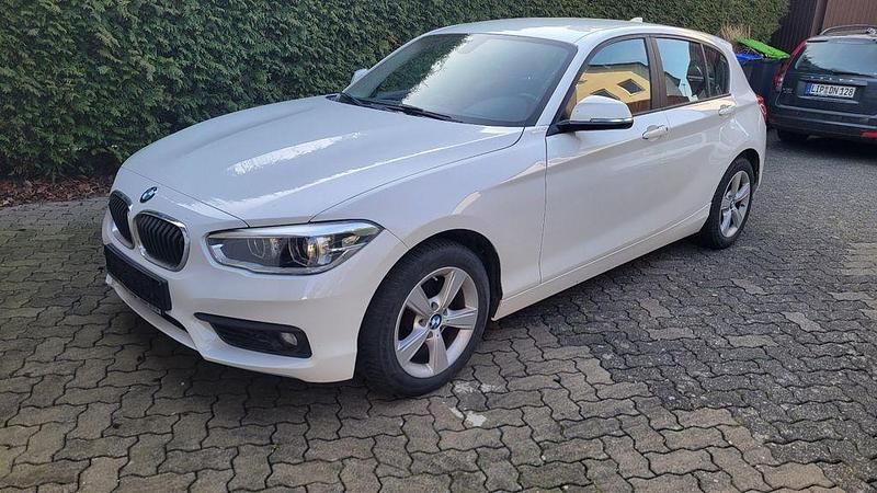 Gebraucht BMW 116 Advantage 116 PS (85 kW) 2016 Weiß Kleinwagen
