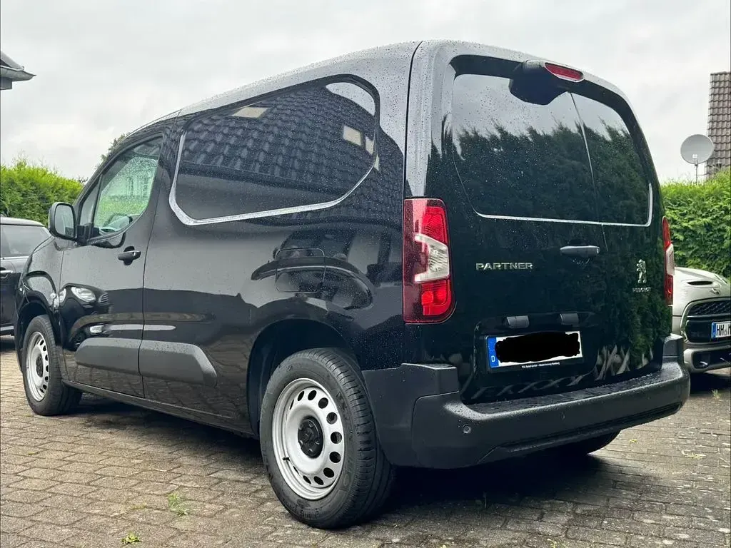 Gebraucht Peugeot Partner 131 PS (96 kW) 2022 Schwarz Van / Kleinbus
