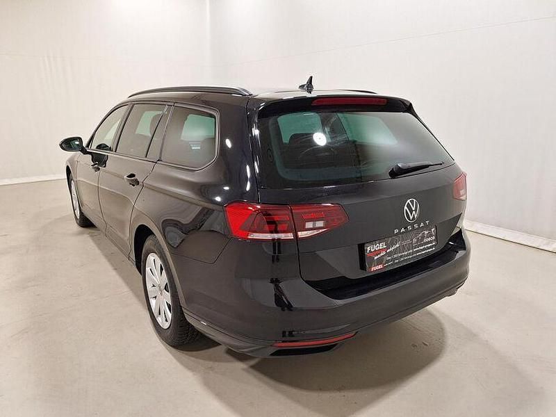 Gebraucht VW Passat 150 PS (110 kW) 2022 Deep black perleffekt Kombi