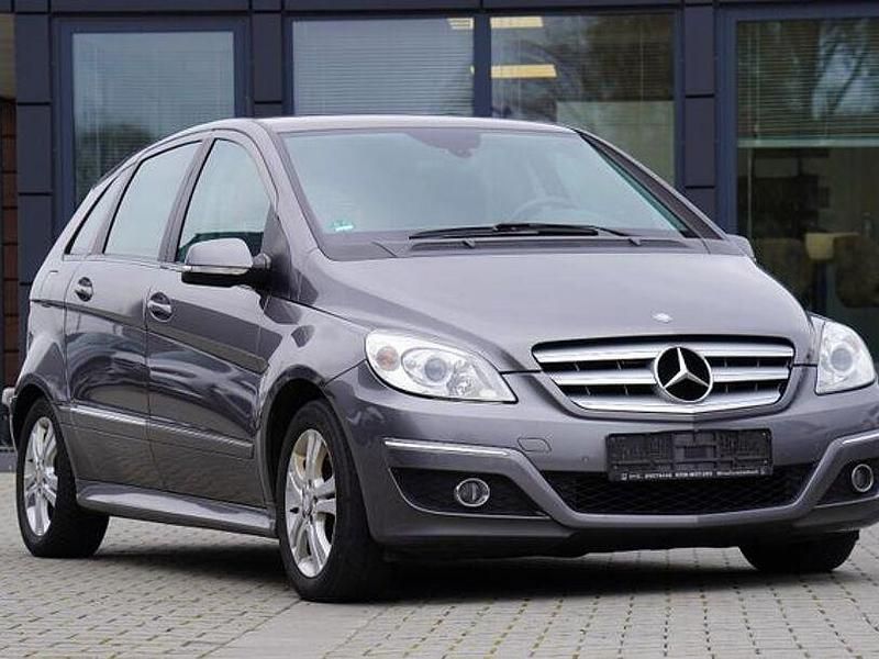 Gebraucht Mercedes B200 140 PS (102 kW) 2011 Grau Van / Kleinbus