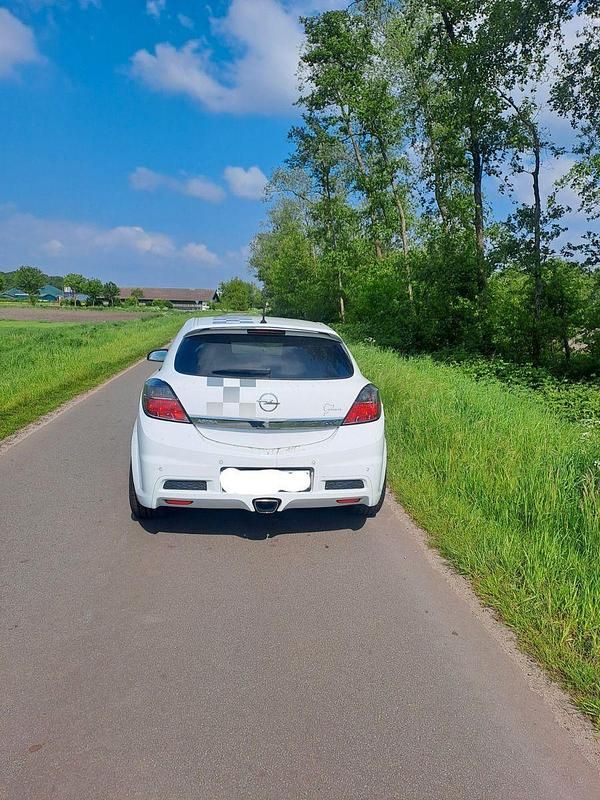 Gebraucht Opel Astra Edition 241 PS (177 kW) 2008 Limousine