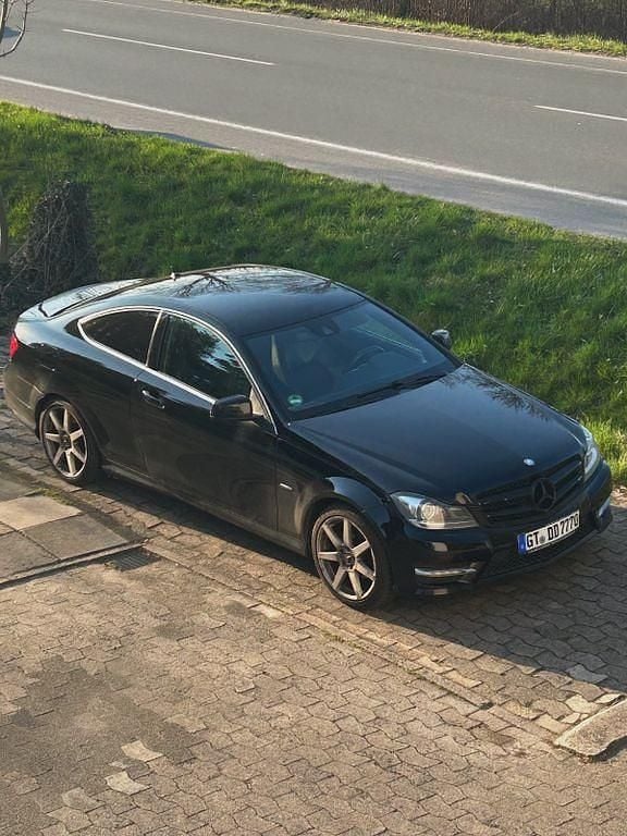 Gebraucht Mercedes 220 170 PS (125 kW) 2011 Schwarz