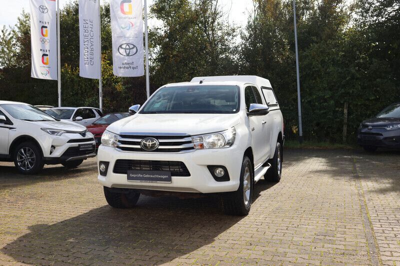 Schneeweiß Gebraucht 2017 Toyota HiLux Comfort Abholung | 21.990 € (Teuer) - Bild 1/4