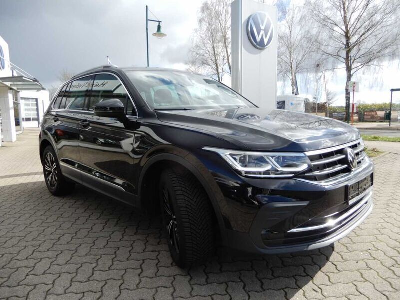 Gebraucht VW Tiguan Move 150 PS (110 kW) 2023 Schwarz SUV