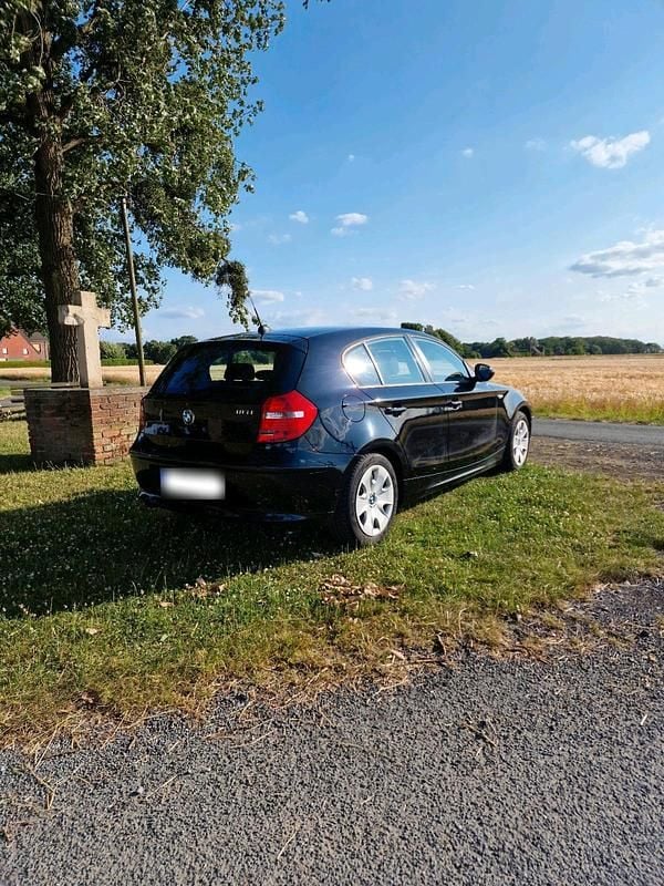 Gebraucht BMW 116 122 PS (89 kW) 2010 Schwarz Kleinwagen
