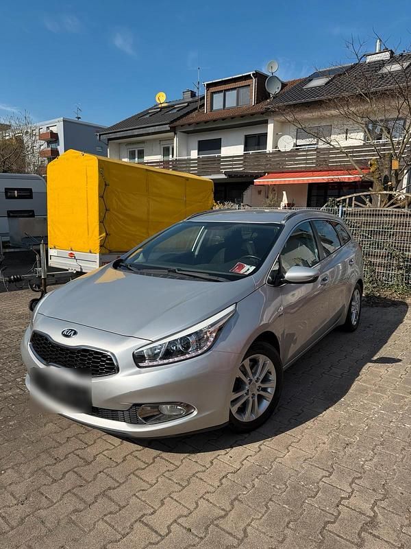 Gebraucht Kia Ceed 135 PS (99 kW) 2015 Silber Kleinwagen