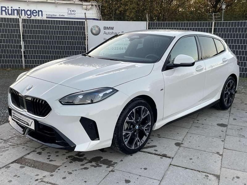 Alpinweiss iii Gebraucht 2025 BMW 120 M Sport Kleinwagen | 34.900 € (Fairer Preis) - Bild 1/3