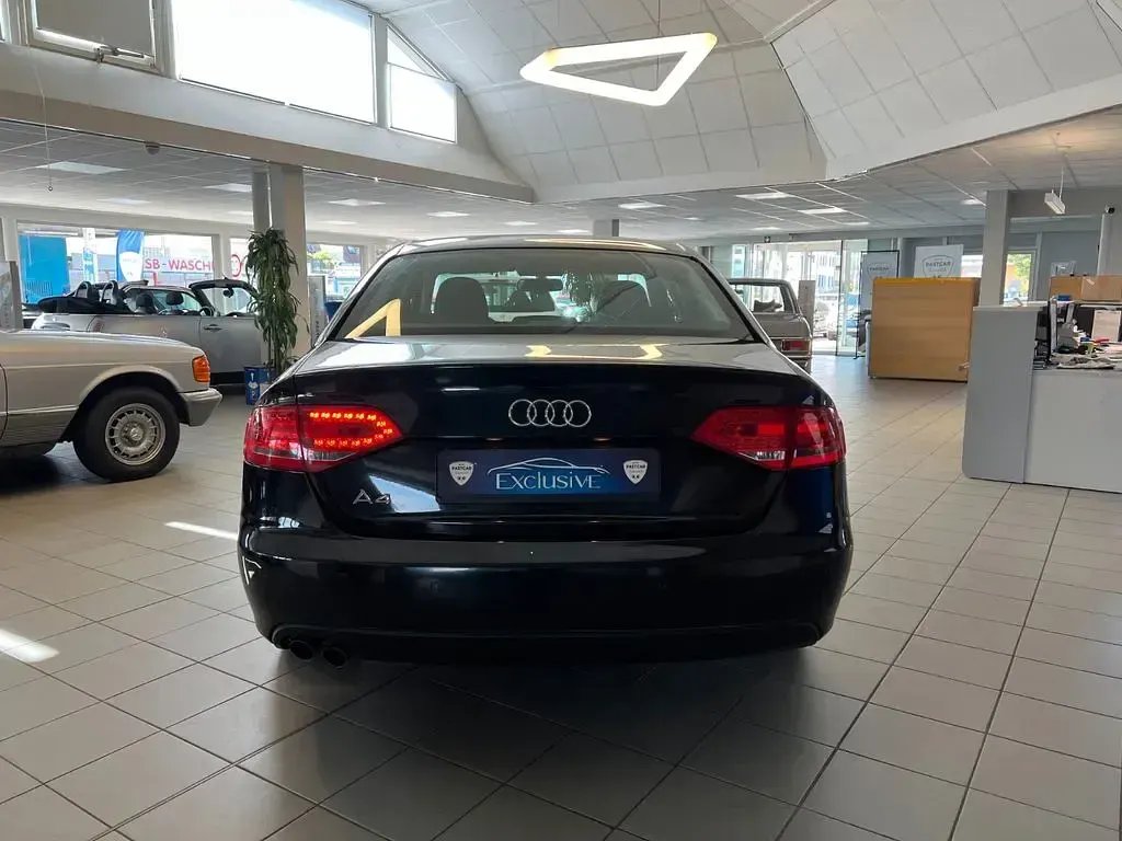 Gebraucht Audi A4 Attraction 143 PS (105 kW) 2011 Schwarz Limousine