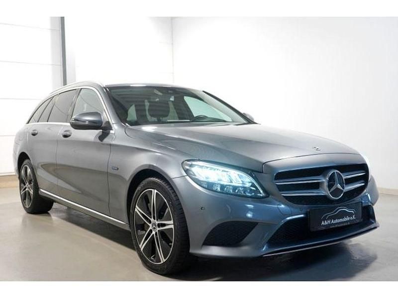 Grau Gebraucht 2020 Mercedes C300e Avantgarde Kombi | 23.980 € (Guter Preis) - Bild 1/4