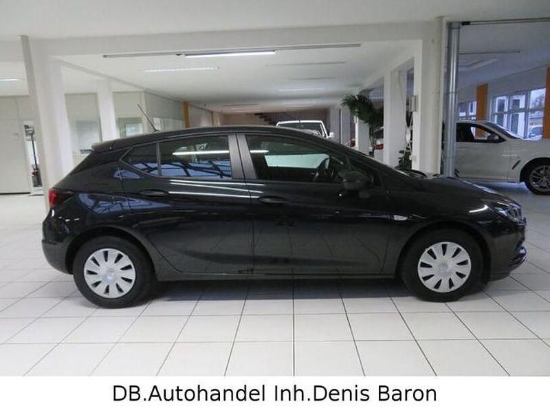 Gebraucht Opel Astra Selection 105 PS (77 kW) 2016 Schwarz Limousine