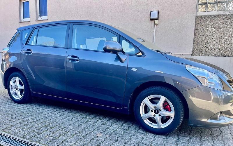 Gebraucht Toyota Verso Executive 147 PS (108 kW) 2009 Grau Van / Kleinbus