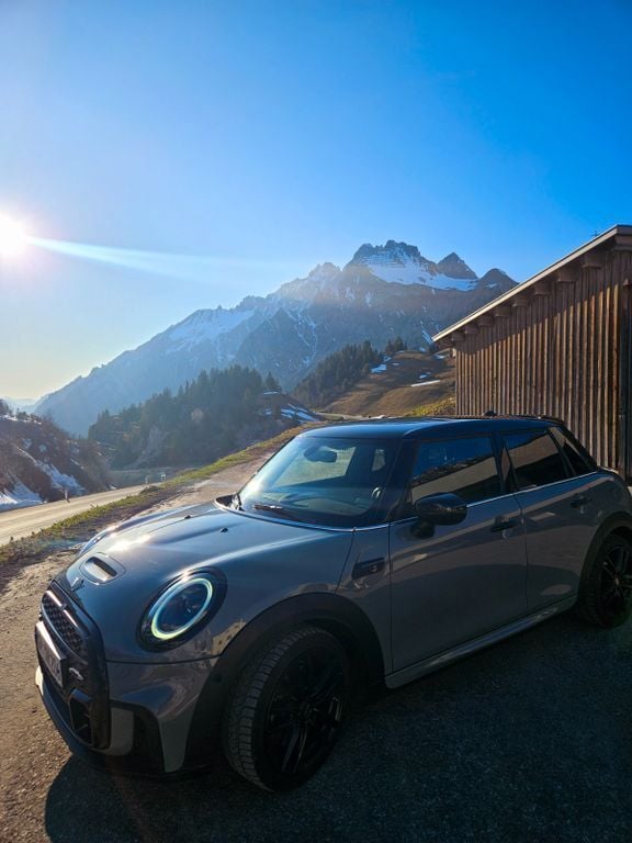 Grau Gebraucht 2022 Mini John Cooper Works Kleinwagen | 27.250 € (Guter Preis) - Bild 1/4