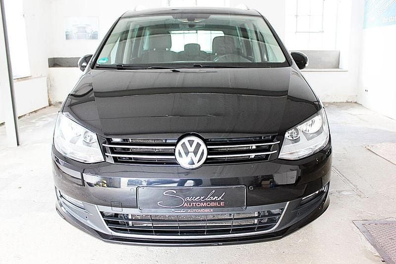 Second-hand VW Sharan 184 CP (135 kW) 2017 Negru Monovolum