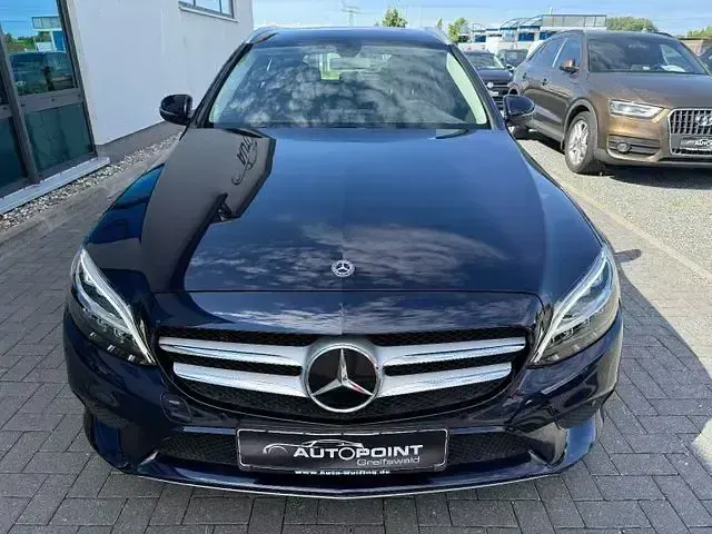 Gebraucht Mercedes C220 Avantgarde 194 PS (142 kW) 2020 Blau Limousine