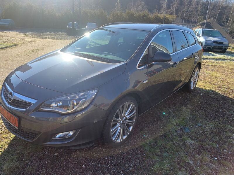 Grau Gebraucht 2011 Opel Astra Sport Kombi | 6.299 € (Fairer Preis) - Bild 1/4
