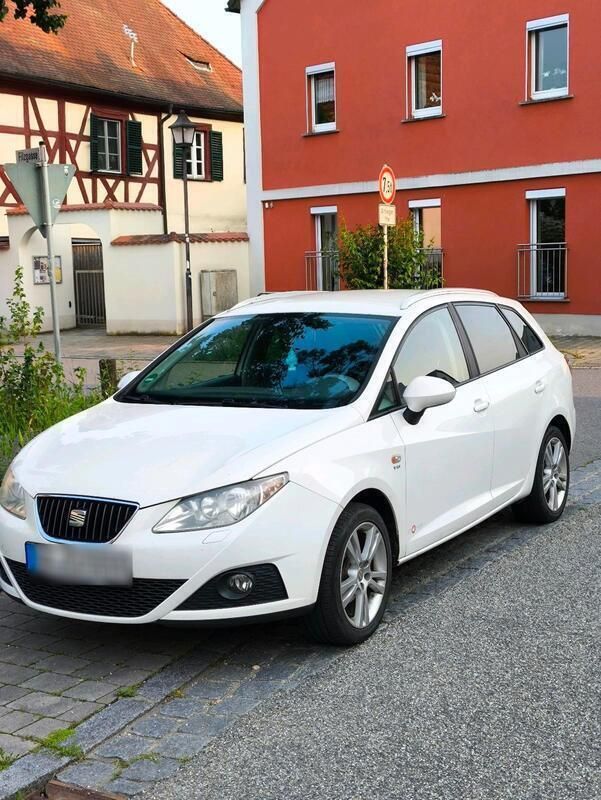 Weiß Gebraucht 2011 Seat Ibiza ST Kombi | 2.900 € (Fairer Preis) - Bild 1/4