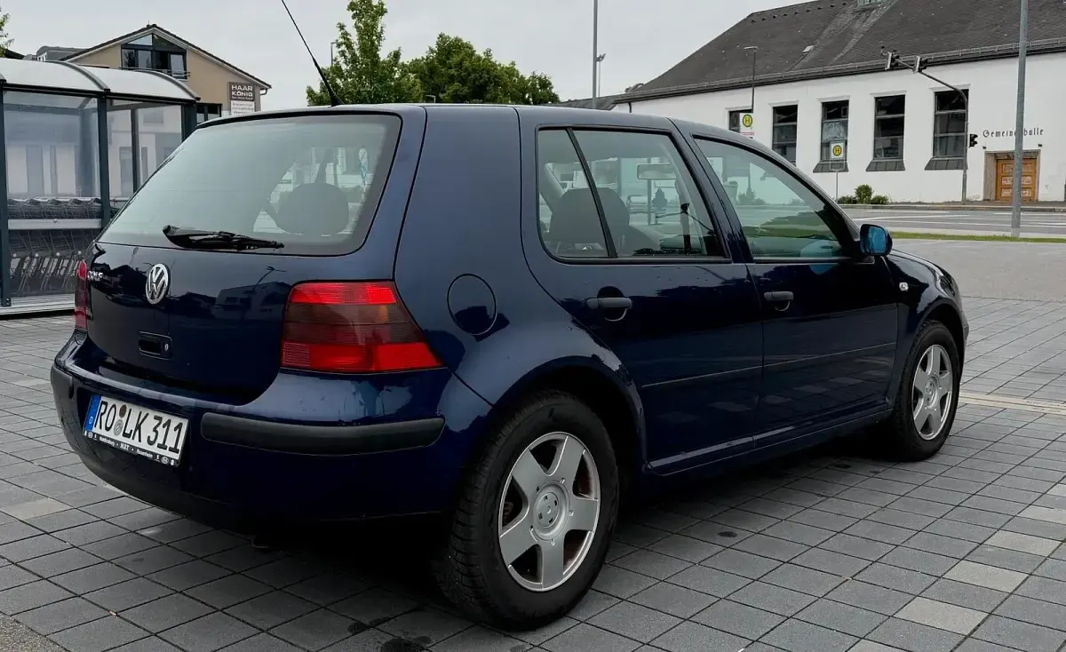 Gebraucht VW Golf IV 75 PS (55 kW) 2002 Blau Kleinwagen