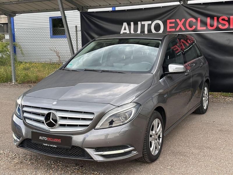 Gebraucht Mercedes B180 122 PS (89 kW) 2011 Grau Van / Kleinbus