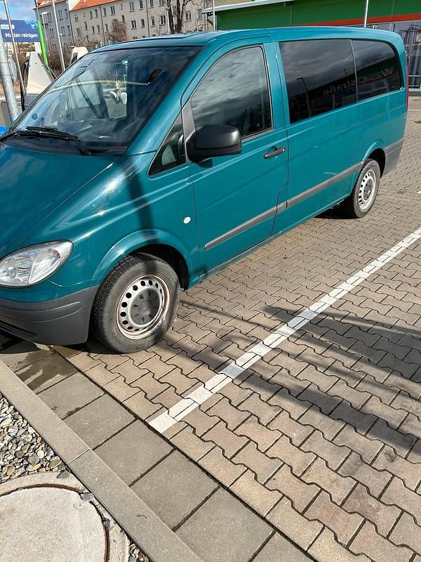 Grün Gebraucht 2009 Mercedes Vito Van / Kleinbus | 9.000 € - Bild 1/4