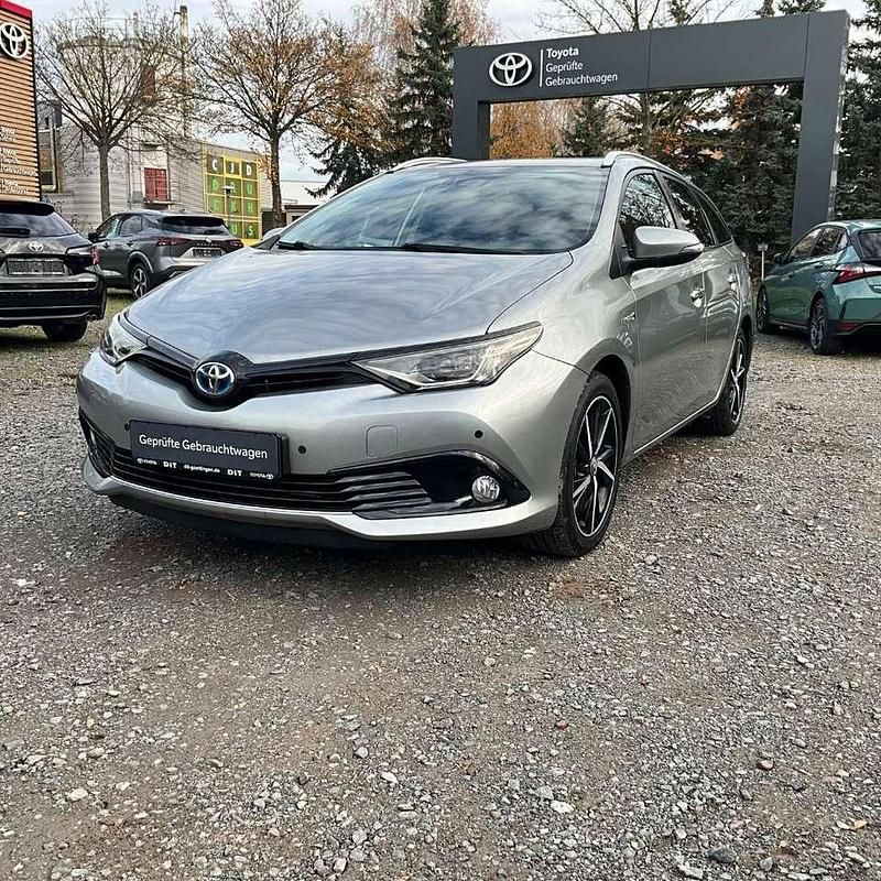 Titaniumgrau metallic Gebraucht 2018 Toyota Auris Hybrid Team Kombi | 15.990 € (Guter Preis) - Bild 1/4