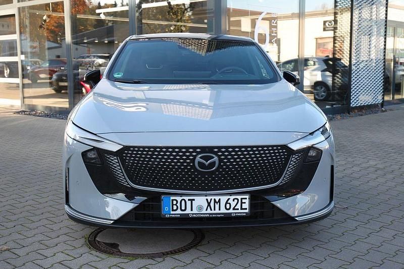 Neu Mazda 6e Takumi-Line 189 kW (258 PS) 2025 Grau Limousine