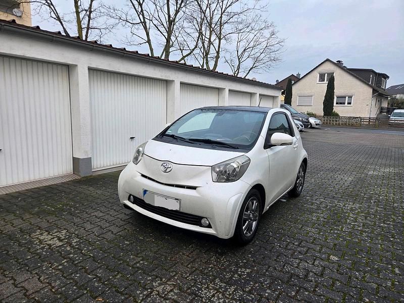 Weiß Gebraucht 2010 Toyota iQ Kleinwagen | 1.950 € (Guter Preis) - Bild 1/4