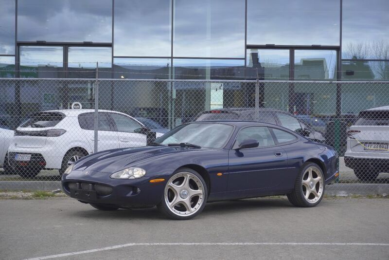 Blau Gebraucht 2000 Jaguar XKR | 5.000 € - Bild 1/4
