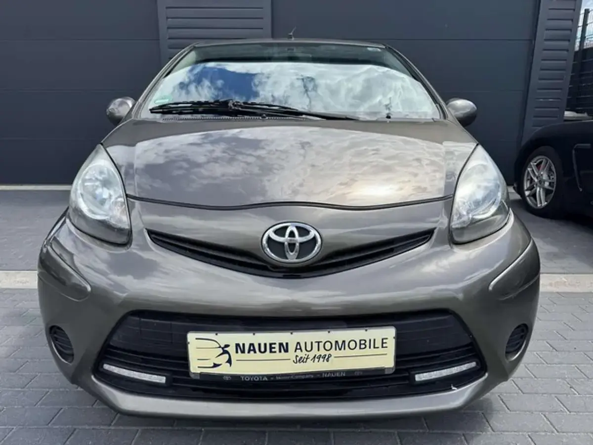 Gebraucht Toyota Aygo Cool 68 PS (50 kW) 2013 Braun Kleinwagen