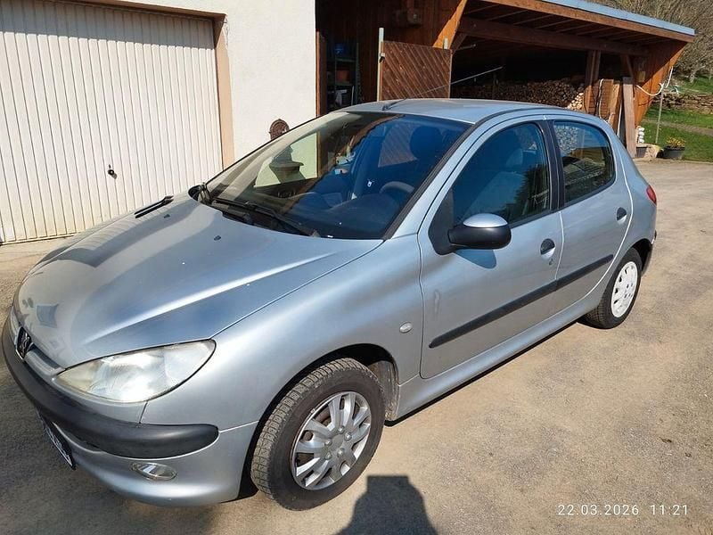 Gebraucht Peugeot 206 75 PS (55 kW) 2002 Silber Limousine