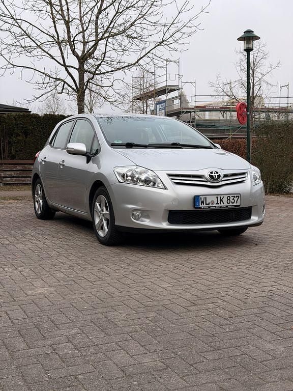 Gebraucht Toyota Auris 132 PS (97 kW) 2012 Silber Limousine