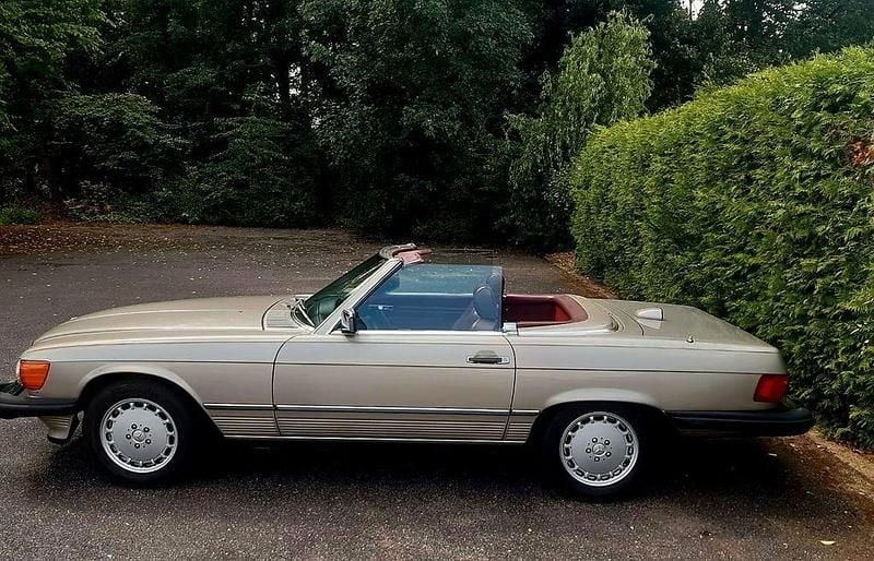Gebraucht Mercedes 560 230 PS (169 kW) 1987 Gold Cabrio