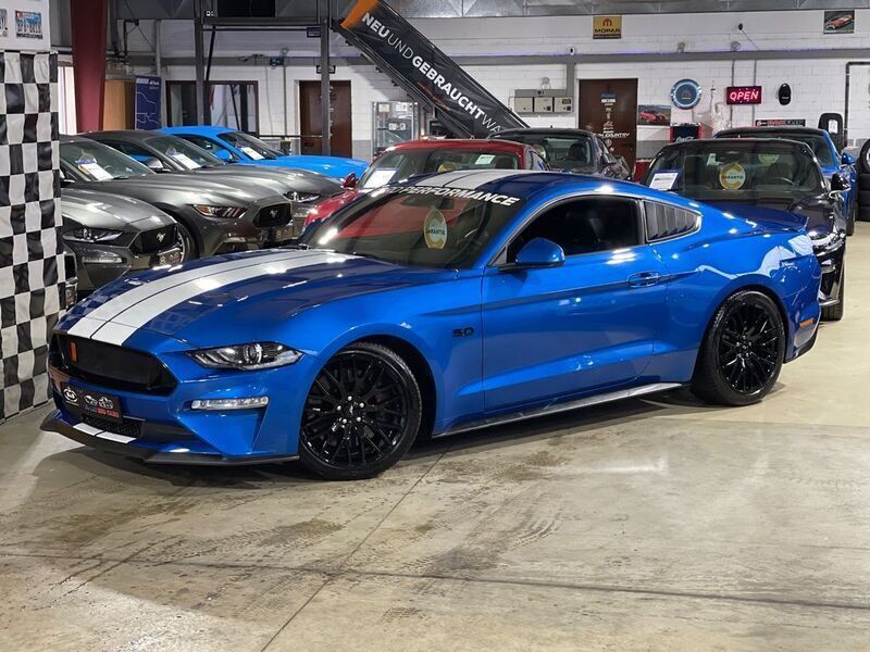 Velocityblau metallic Gebraucht 2020 Ford Mustang Coupé | 46.350 € (Fairer Preis) - Bild 1/4
